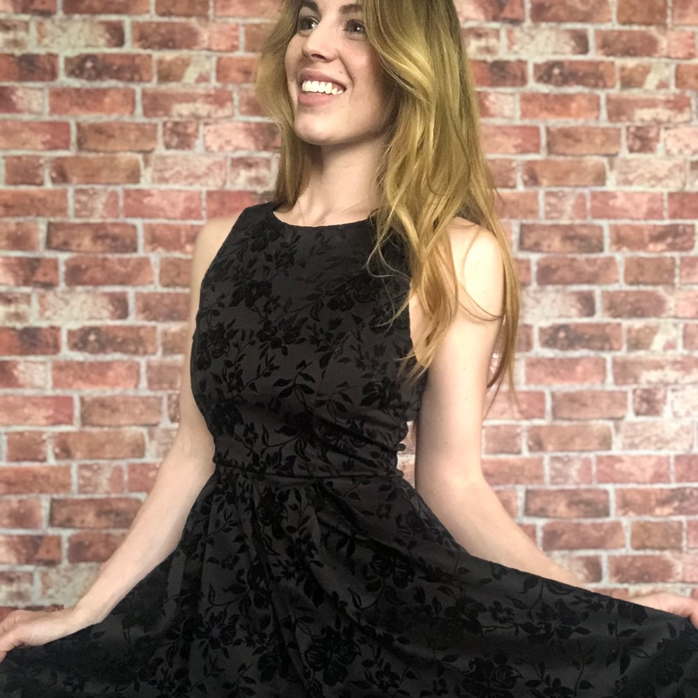Dress - Picture 3 of 5